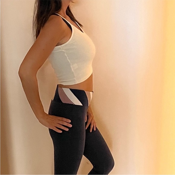 Crop top - Picture 2 of 3